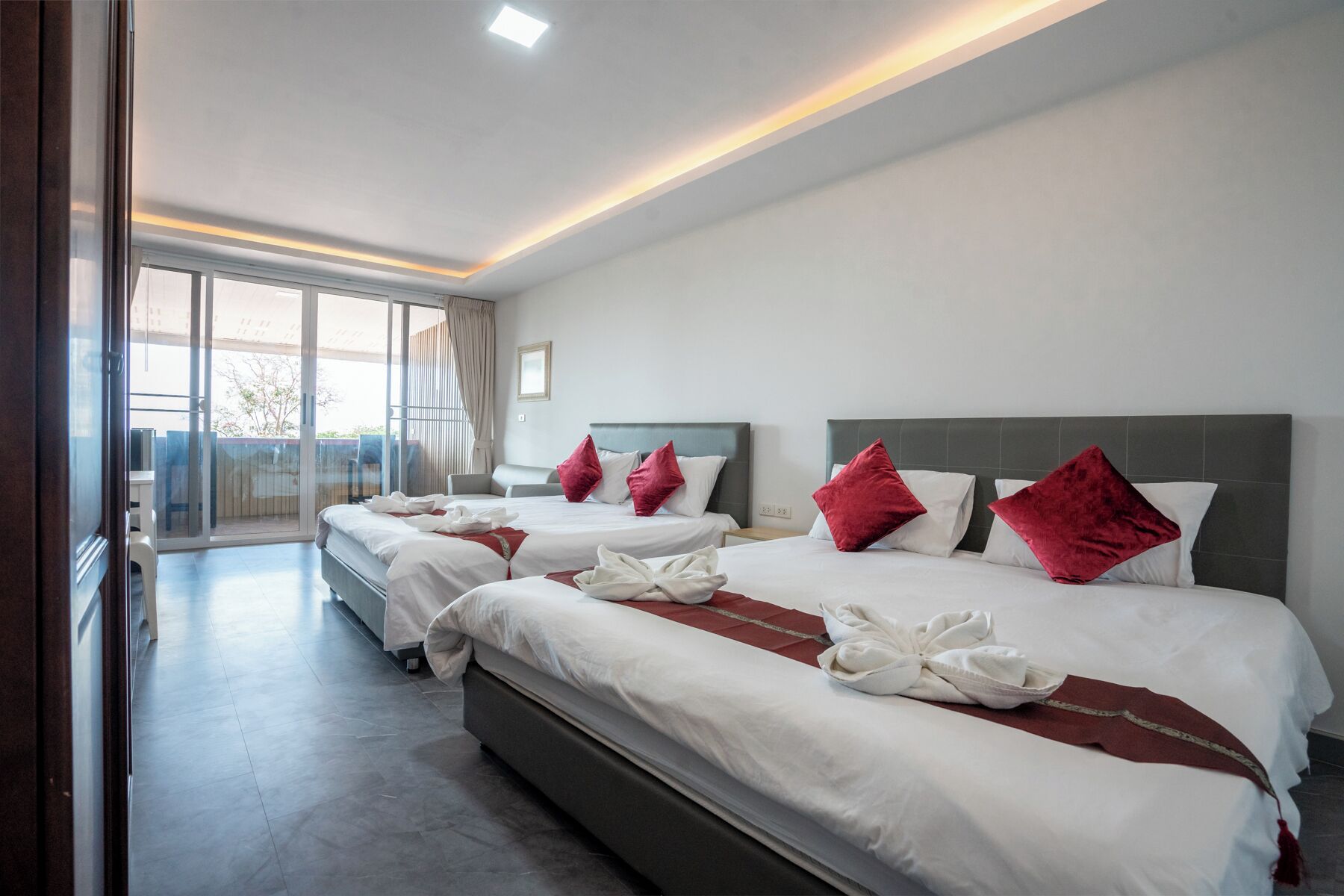 superior 2beds with shower | desk, free wifi