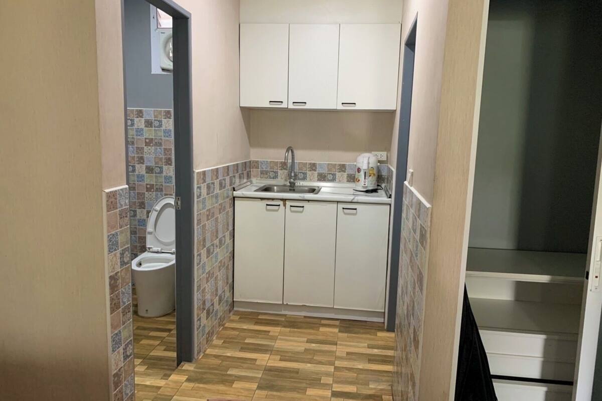 deluxe 2 queen beds smoke free | bathroom | shower, free toiletries, hair dryer, towels