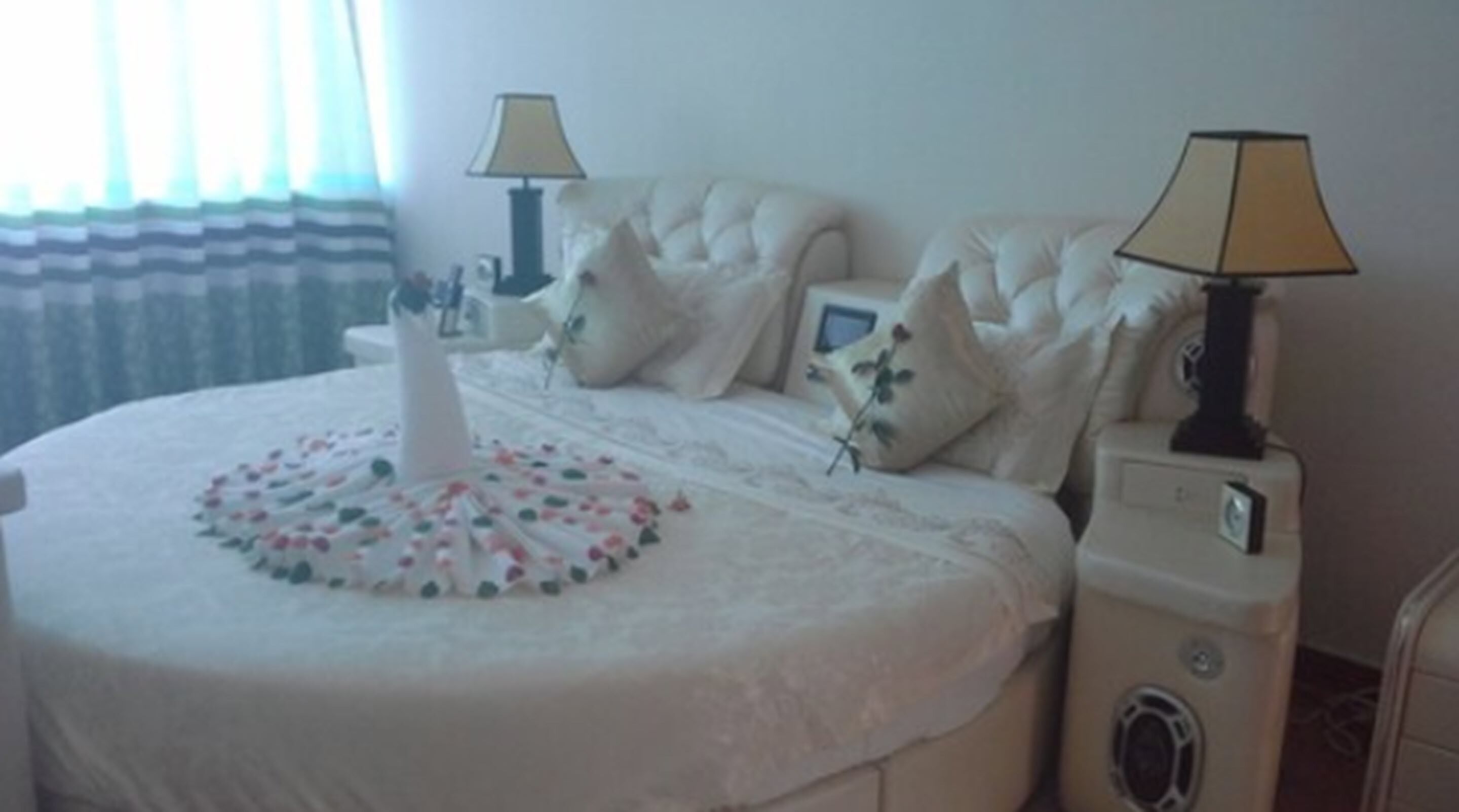 deluxe suite | 1 bedroom, premium bedding, minibar, in-room safe