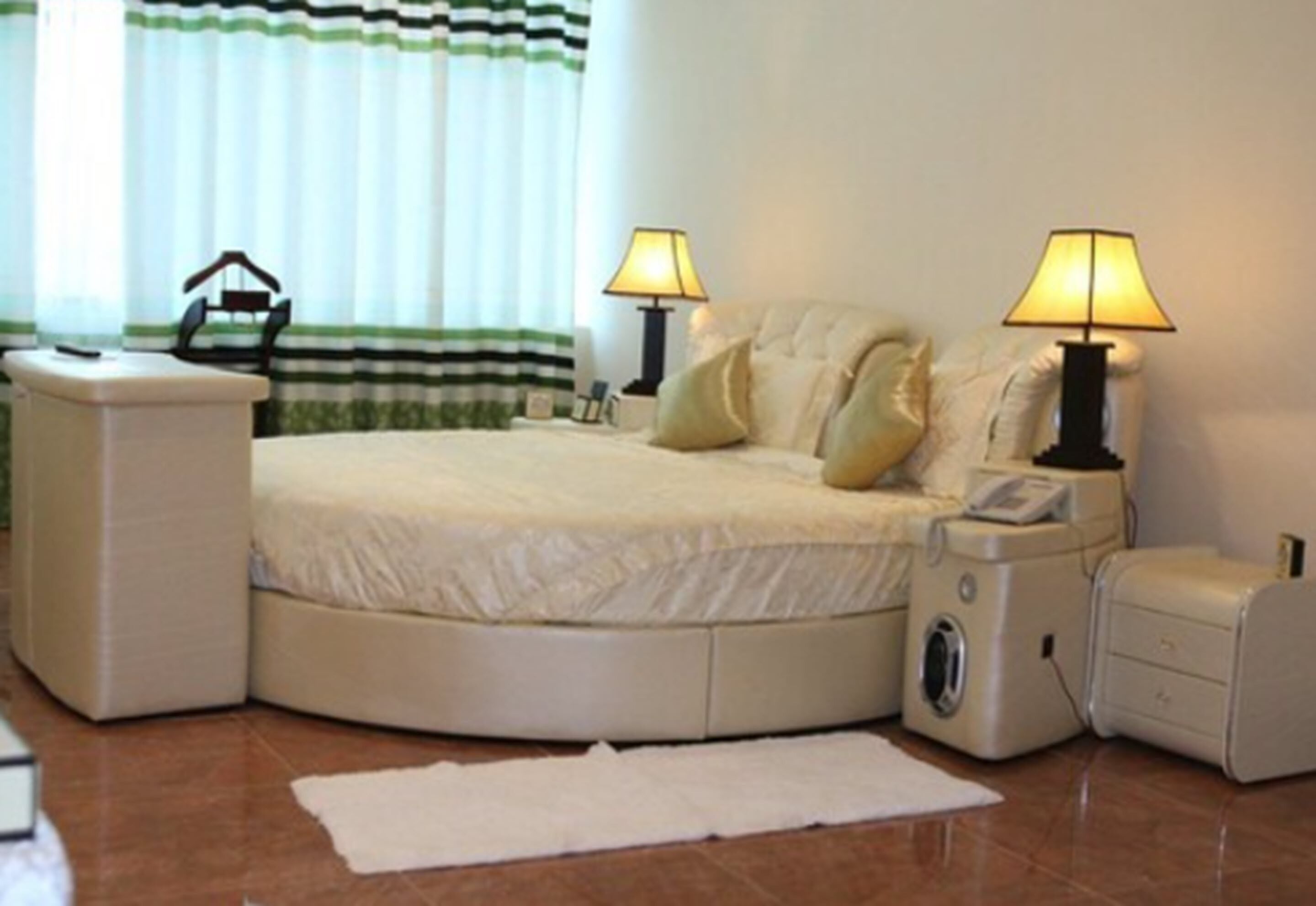 deluxe suite | 1 bedroom, premium bedding, minibar, in-room safe
