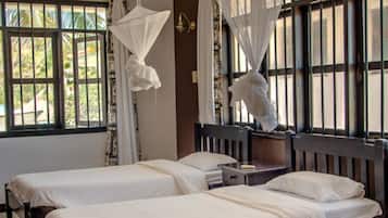 Premium bedding, in-room safe, desk, iron/ironing board