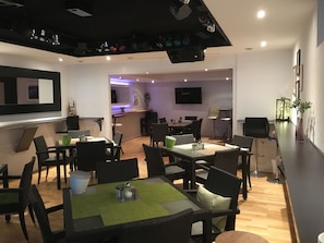 Daily buffet breakfast (EUR 9.50 per person)