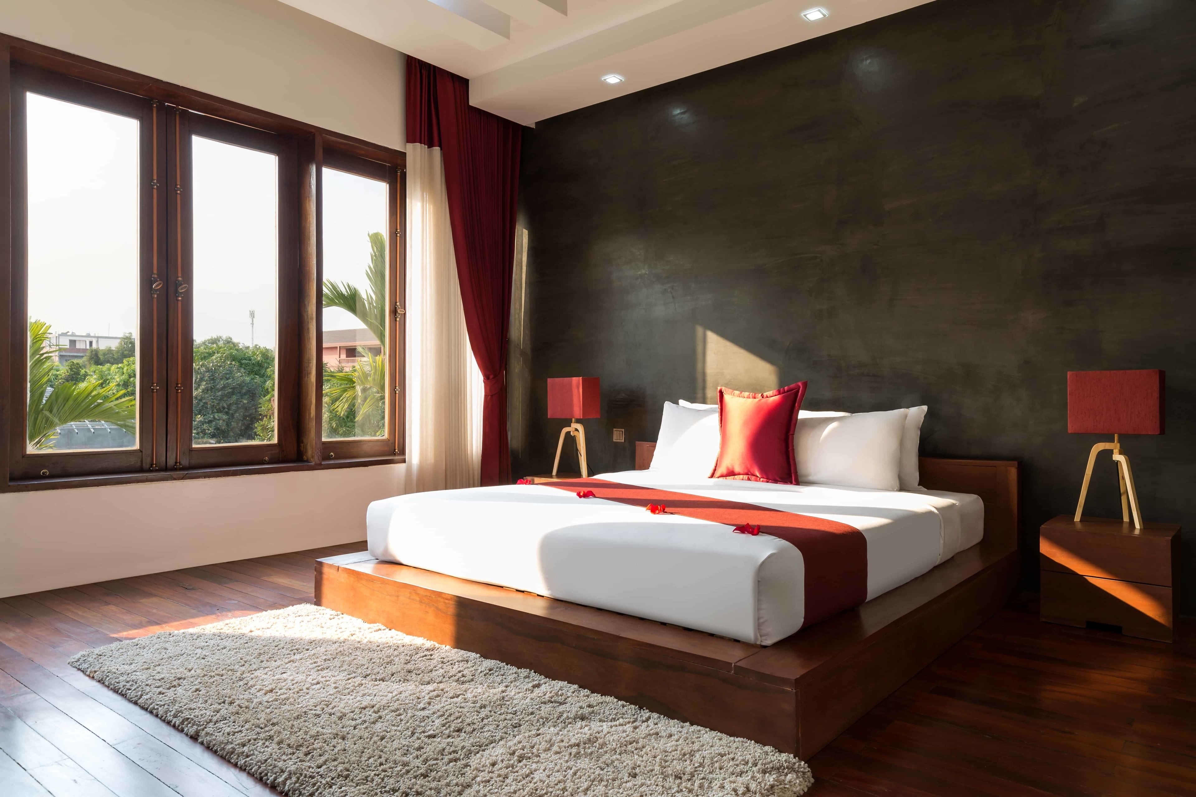 deluxe double suite with balcony - unlimited free airport & downtown transfer | premium bedding, pillow-top beds, minibar, in-room safe