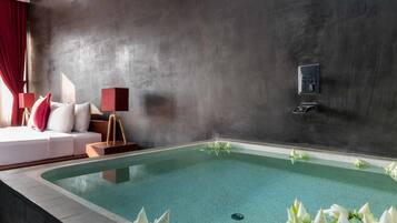 Deluxe Double Suite with Balcony - Unlimited Free Airport & Downtown Transfer | Bathroom | Separate bathtub and shower, deep-soaking bathtub, rainfall showerhead