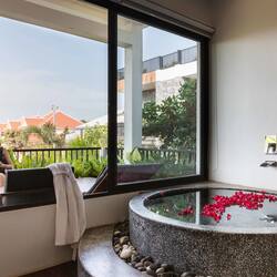 Deluxe Double Room with Private Terrace - Unlimited Free Airport & Downtown Transfer | 객실에서 보이는 전망