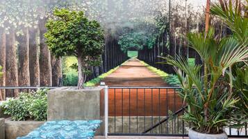 Bar sur le toit, vue sur la piscine, ouvert tous les jours