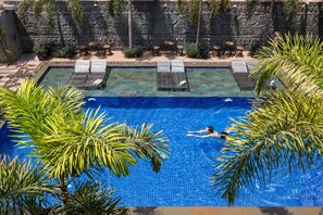 Outdoor pool, open 7:00 AM to 9:30 PM, pool umbrellas, pool loungers - Ung-D Hotel (Siem Reap)