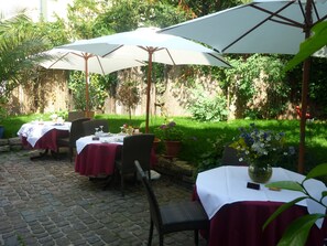 Phục vụ bữa tối, món Đức