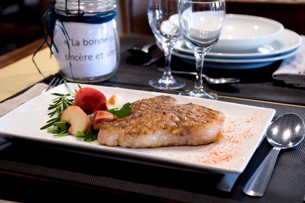 Food and drink - Hôtel Restaurant L'Auberge (Gamarde-les-Bains)