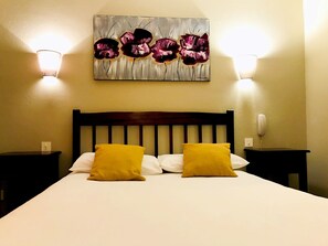 Standard Double Room | Desk, free cots/infant beds, rollaway beds, free WiFi - Hôtel Restaurant L'Auberge (Gamarde-les-Bains)