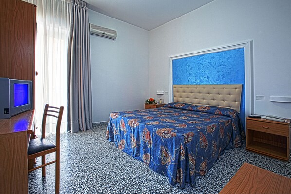 Standard Triple Room | Minibar, cots/infant beds, free WiFi