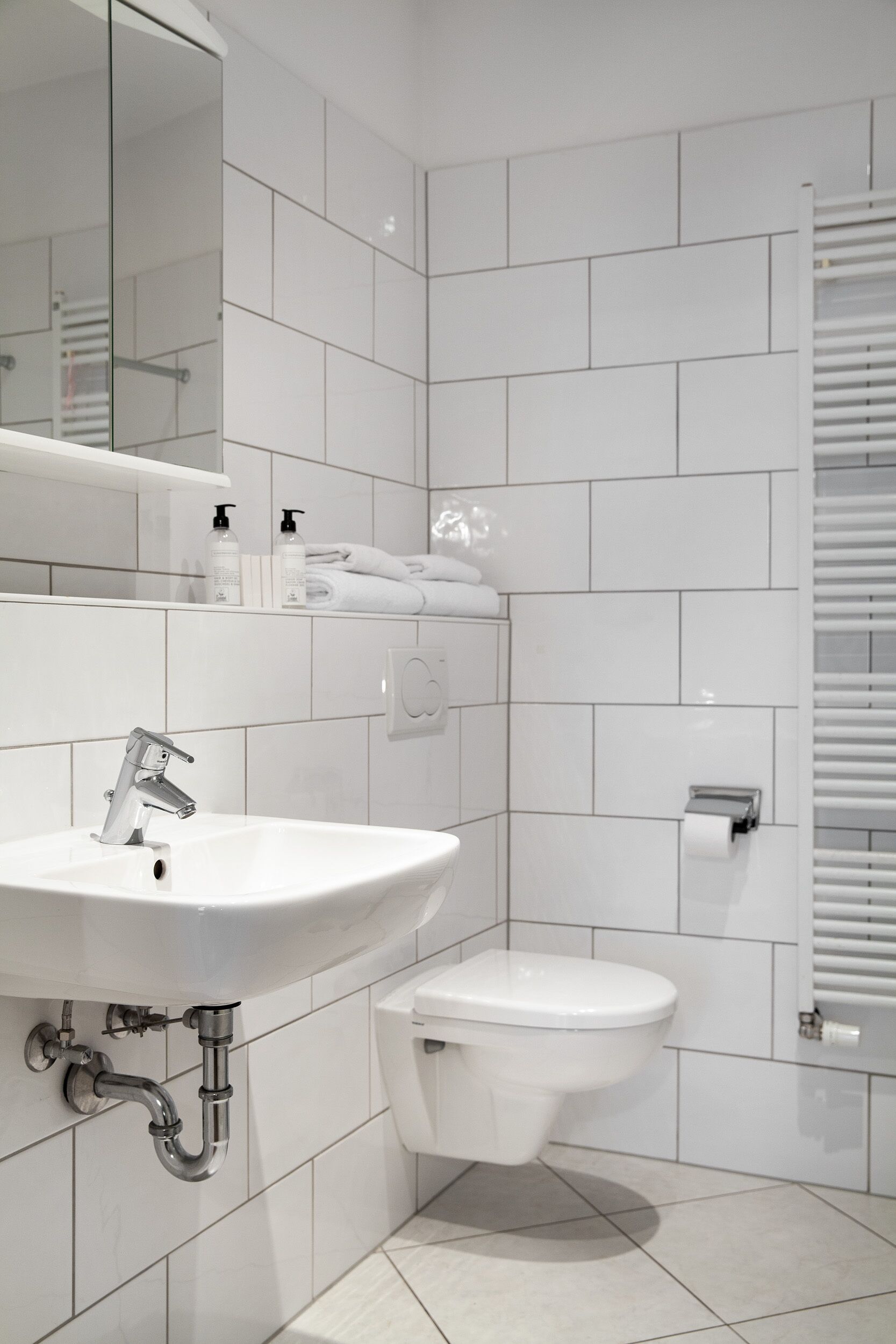 Gratis toiletartikelen, een haardroger, handdoeken