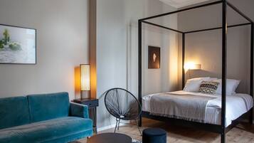 Deluxe appartement, 1 slaapkamer | Luxe beddengoed, verduisterende gordijnen, gratis wifi