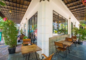 Deluxe Room | Street view