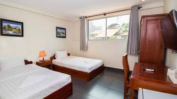 Superior Twin Room | Minibar, in-room safe, desk, laptop workspace