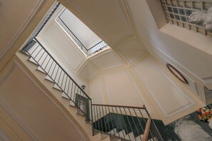 Reception - Hotel Fiorentina (Naples)