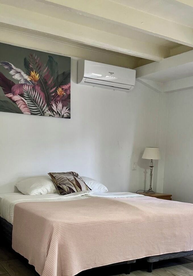 7 slaapkamers, een bureau, een laptopwerkplek, verduisterende gordijnen