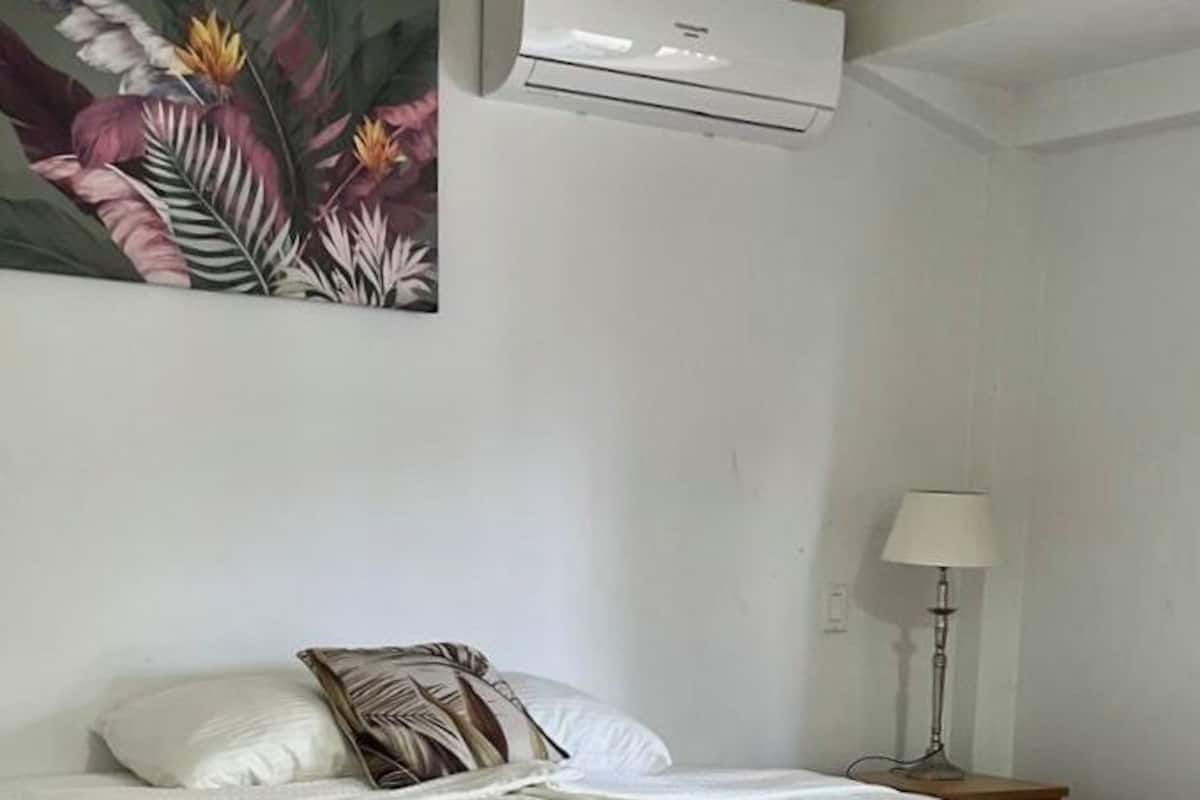 7 slaapkamers, een bureau, een laptopwerkplek, verduisterende gordijnen
