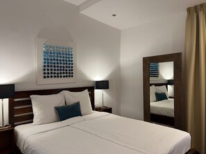 7 bedrooms, desk, blackout curtains, soundproofing - Villa Famiri (Paramaribo)