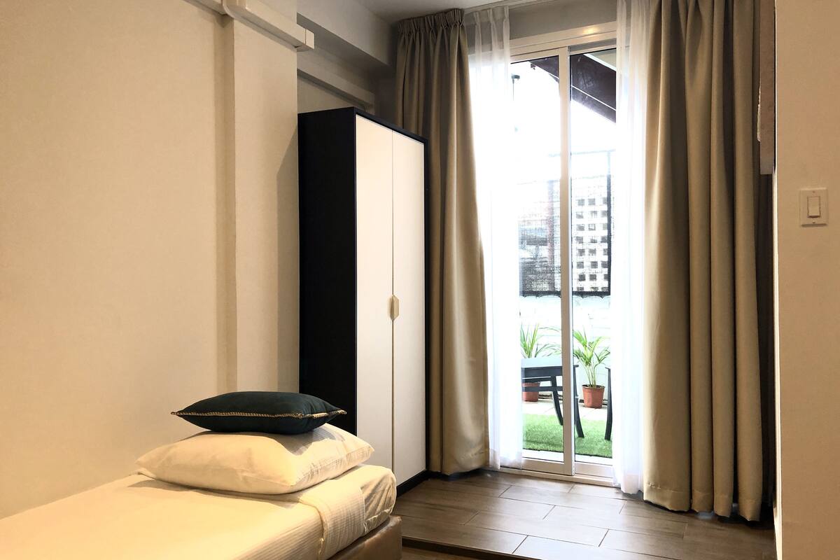 deluxe triple room, 1 bedroom, non smoking, courtyard view | 7 bedrooms, desk, blackout curtains, soundproofing