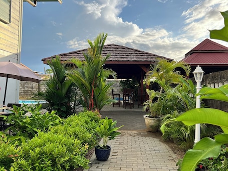 Exterior. Villa Famiri