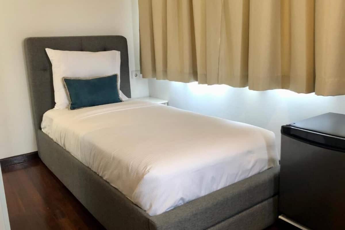 single room | 7 bedrooms, desk, blackout curtains, soundproofing