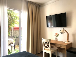 Quarto casal luxo | 7 quartos, escrivaninha, cortinas blackout, quartos à prova de som