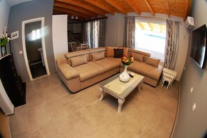 Apartment, 3 Bedrooms, Sea View