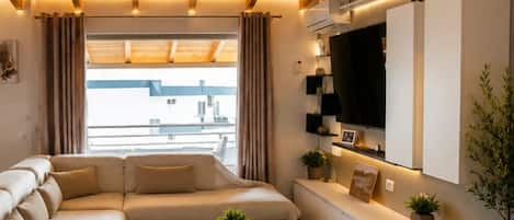Apartment, 3 Bedrooms, Sea View | Property grounds