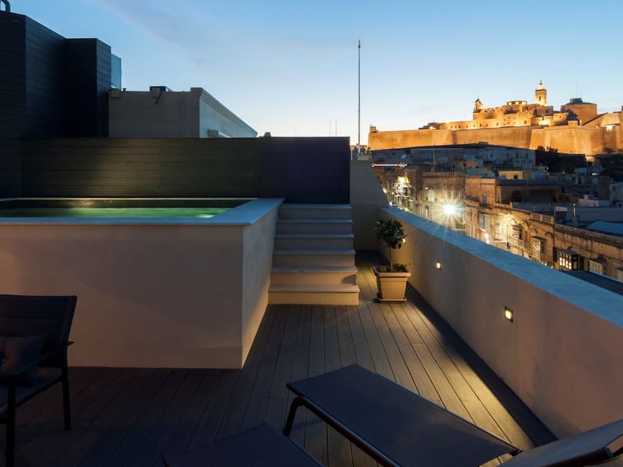 Suite Présidentielle, piscine privée, vue jardin | Vue depuis le balcon