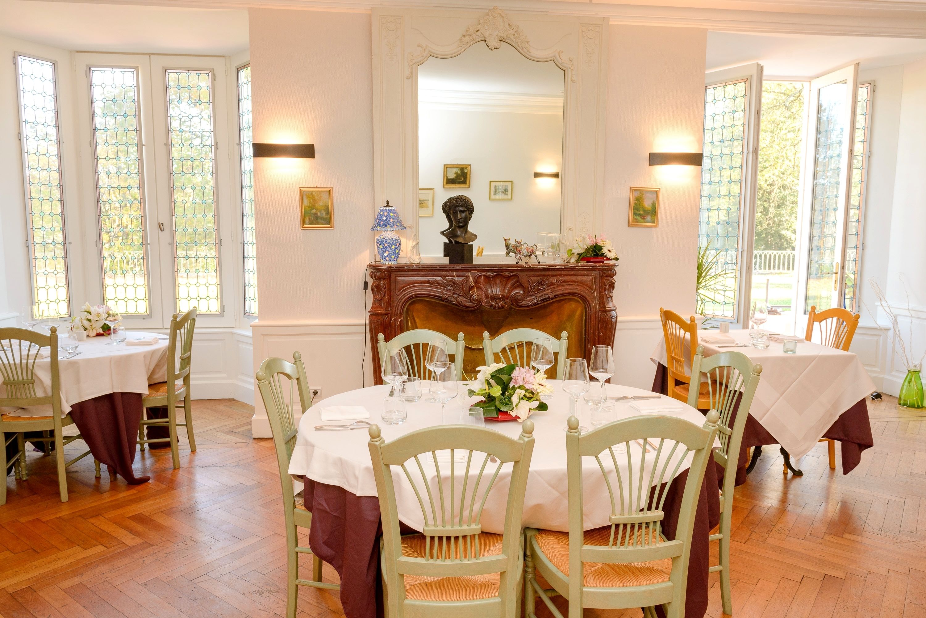 lunch and dinner served, french cuisine