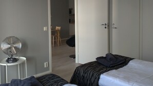 Leilighet – deluxe, 1 soverom | 1 soverom, skrivebord, lydisolert og strykejern/-brett