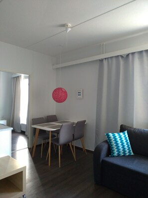 Superior Apartment, 1 Bedroom | In-room dining