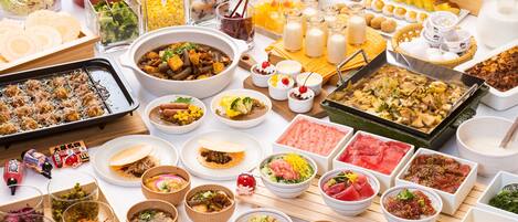 Daily buffet breakfast (JPY 1700 per person)