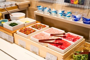 Daily buffet breakfast (JPY 1700 per person)
