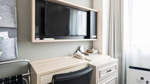 Bureau, accès au Wi-Fi (inclus), literie fournie