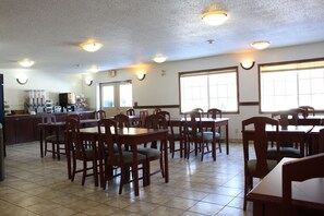 فطور أوروبي مجانًا يوميًا