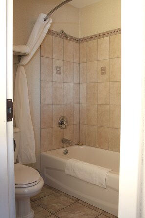Executive Room, 1 Bedroom (Two Queen Beds) | Bathroom | Combined shower/tub, free toiletries, towels