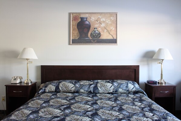 مكتب وأسرّة مجانية قابلة للطي