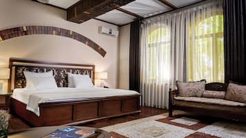 Deluxe Room | Down duvets, minibar, in-room safe, desk
