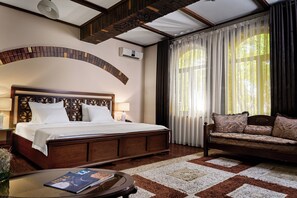 Deluxe Room | Down comforters, minibar, in-room safe, desk - Platan (Samarkand)