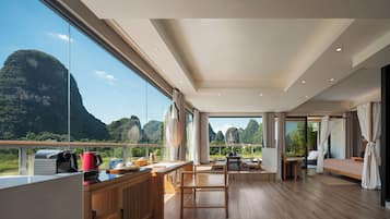 270°山河全景套房 | 高級寢具、獨特設計、獨特裝修、書桌
