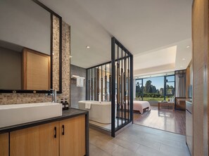 Deluxe Double Room, Mountain View | Bathroom