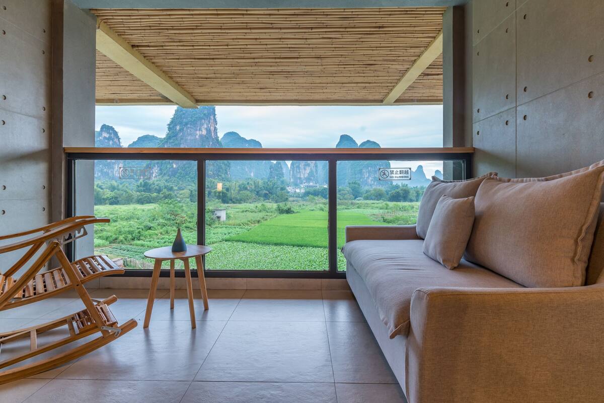 deluxe twin room with balcony | mountain view