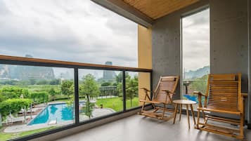 Deluxe-dobbeltværelse - balkon | Premium-sengetøj, individuelt design, individuel indretning, skrivebord