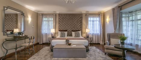 Chambre double pour lune de miel | Literie de qualité, couette en duvet, décor unique, ameublement unique