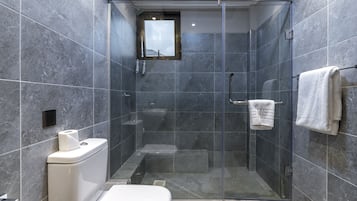 Douche, baignoire relaxante profonde, douche à « effet pluie »