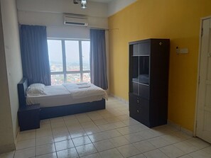 Desk, iron/ironing board, wheelchair access - Globallon Hotel Apartment (Malacca City)