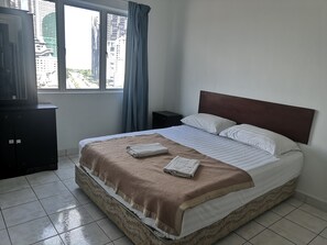 Desk, iron/ironing board, wheelchair access - Globallon Hotel Apartment (Malacca City)