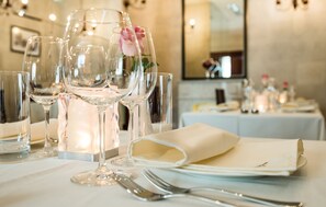 Breakfast, lunch, dinner served; French cuisine, garden views 